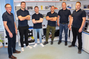 Nach 70 Jahren übergibt Christian Goldenberger sein Lebenswerk an das Kader. Neu wird die Goldenberger Elektro AG aus Schlossrued von einem fünfköpfigen Team geführt: Christian Goldenberger, Remo Hauri, Marc Bieri, Besim Maloku, Roger Lüscher und David Stephan (von links) (Goldenberger Elektro AG, Schlossrued)